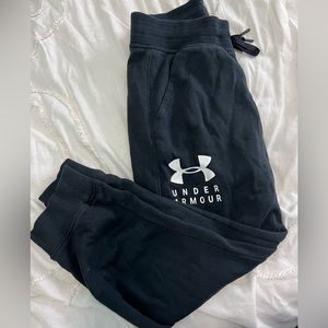 Black XS under armour capri length sweatpants